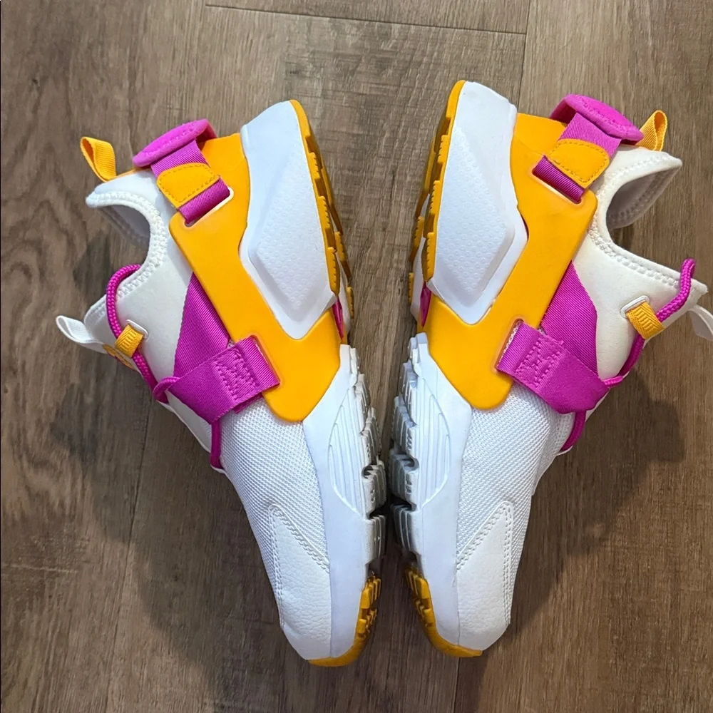 Nike Air Huarache City Low white, fuchsia, and gold color way Size 9 - Picture 3 of 12